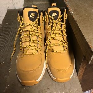 Nike ACG Manoa boys wheat boots 🥾